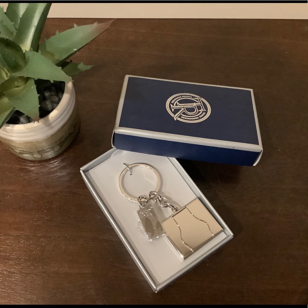 NIB Silver Laptop Keychain 🧑‍💻
